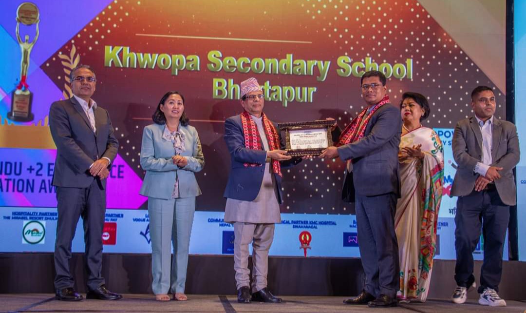 ख्वप र वागीश्वरी मावि ‘केन्द्रविन्दु प्लस टु एक्सिलेन्स एजुकेसन अवार्ड’बाट सम्मानित