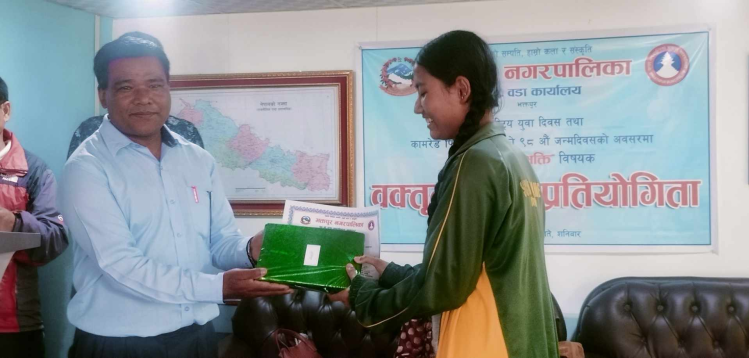 वक्तृत्वकला प्रतियोगितामा पारागनका एन्जेल खड्का प्रथम