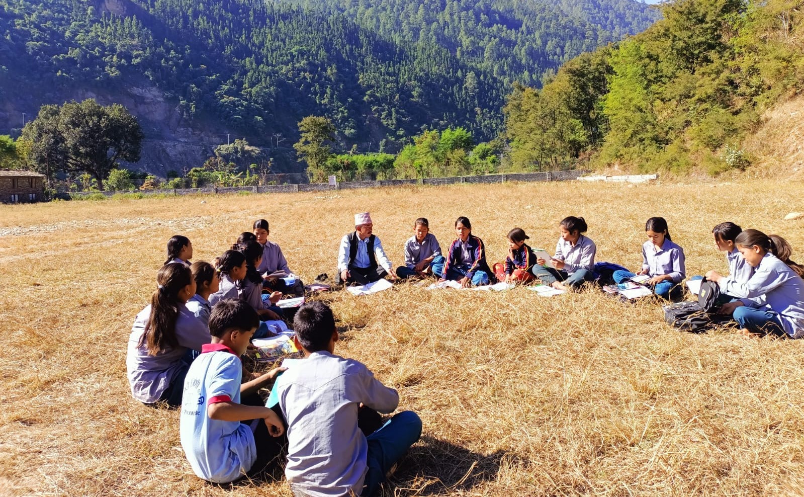 विद्यार्थीको बस्ने डेरा भत्किएपछि पढाइमा समस्या