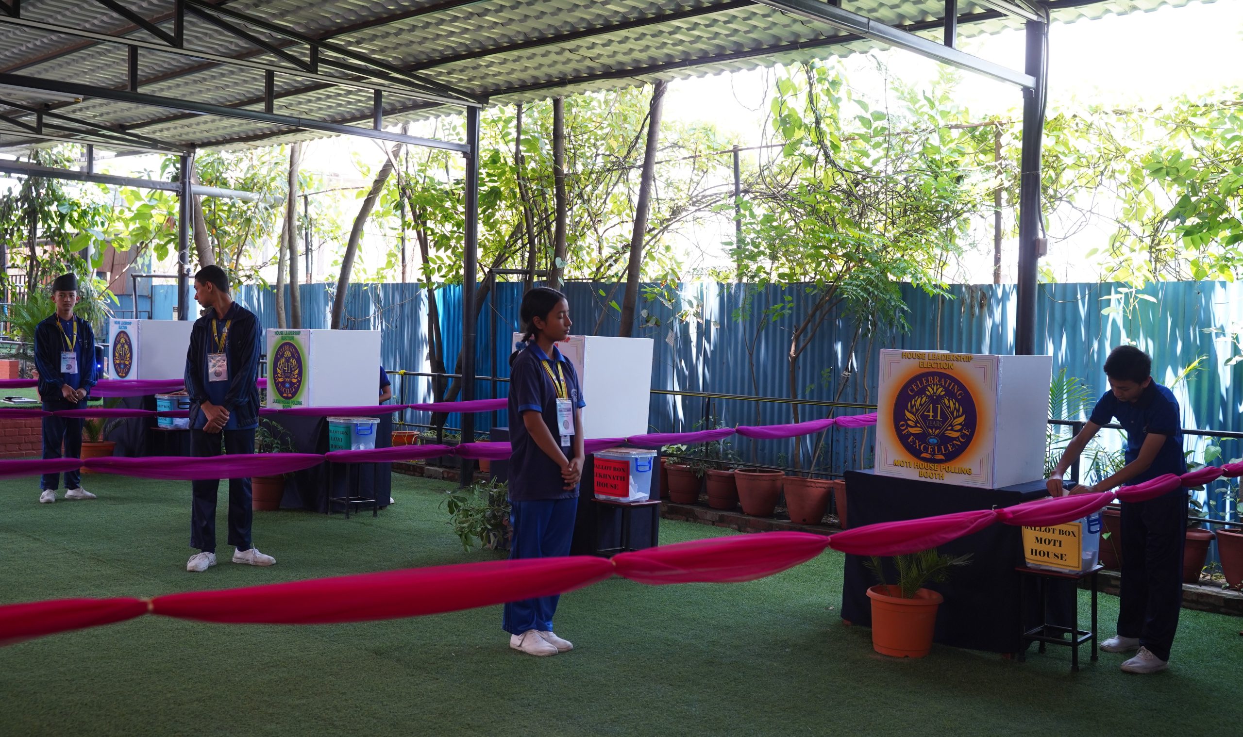 एभरेस्ट स्कुलमा निर्वाचन: आफनो नेता आफै छान्दै विद्यार्थी