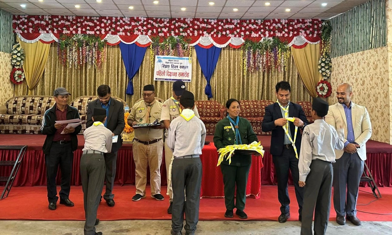 स्प्रिङ्ग हिल स्कुलका ८२ स्काउट विद्यार्थी दीक्षित