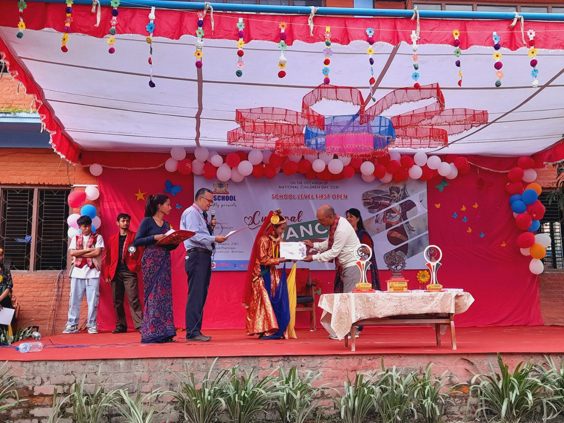 विद्यालय स्तरिय प्रथम खुल्ला लोक नृत्य संग्राम सम्पन्न, एमेनिति स्कूलका स्मारिका प्रथम