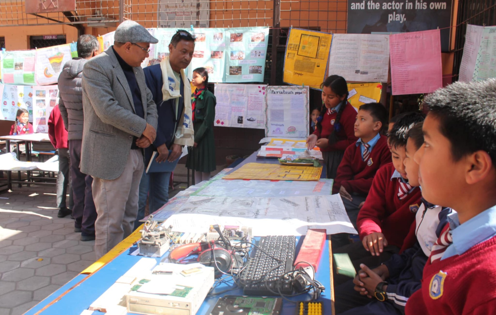 विनायकमा प्राइमरी तहको शैक्षिक सामग्री प्रदर्शनी कार्यक्रम