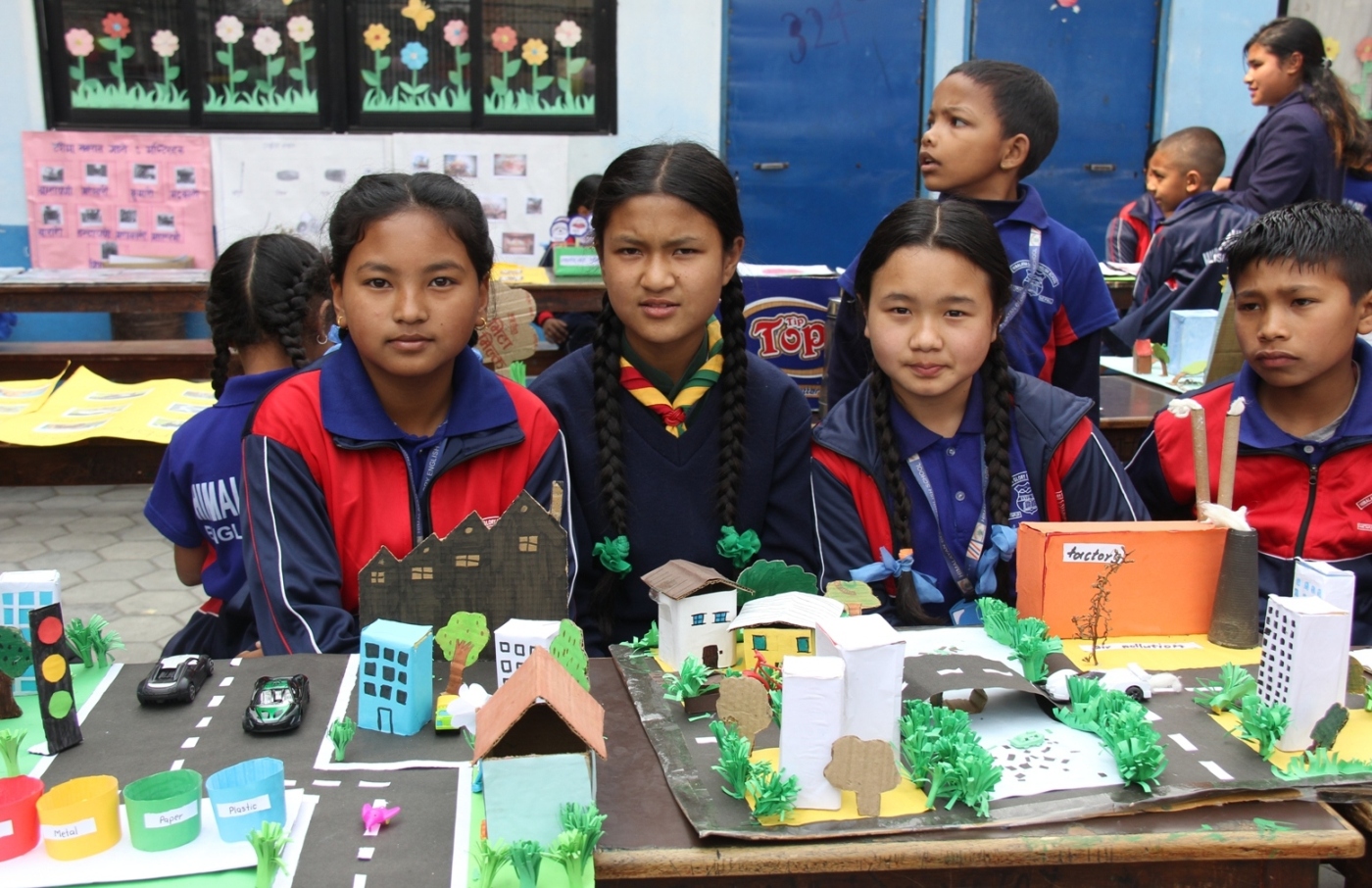 हिमालयन ग्लोरीमा विद्यार्थीको सिर्जनात्मकता प्रदर्शन: परियोजना प्रदर्शनी सम्पन्न