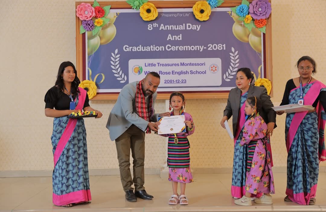 लिटिल ट्रेजर्स र ह्वाईट रोजको आठौं वार्षिकोत्सव सम्पन्न, यूकेजीका नानीहरु दीक्षित