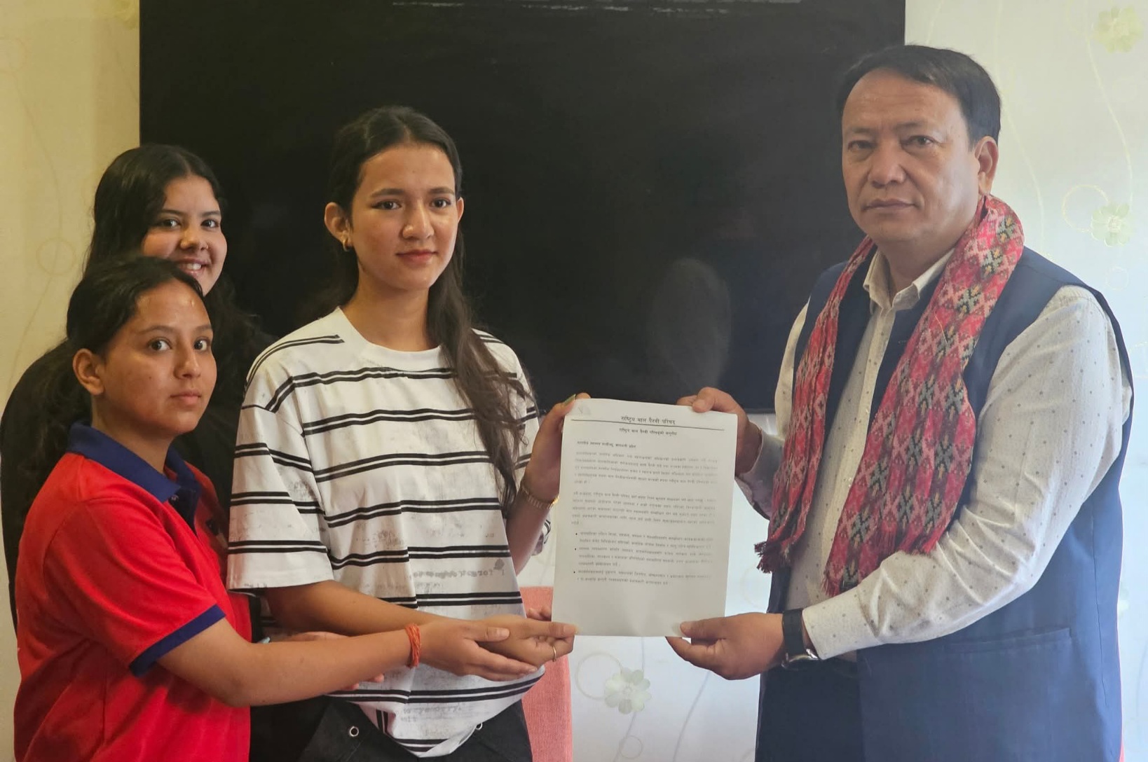 राष्ट्रिय बाल सहभागिता दिवसः बालअधिकारका सन्दर्भमा मन्त्री थापासंग बालबालिकाको सवालजवाफ