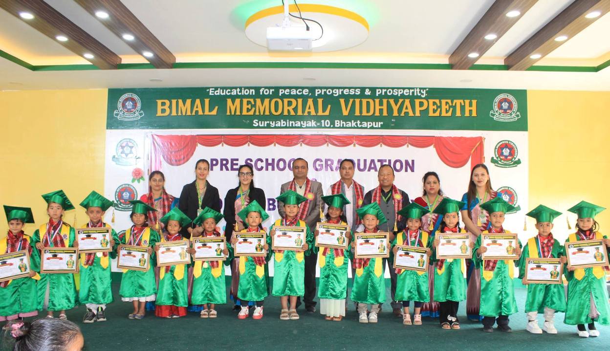 बिमल मेमोरियलमा प्रि-स्कुल दीक्षान्त समारोह: झिलिमिली गाउनमा सजिए ससाना विद्यार्थी